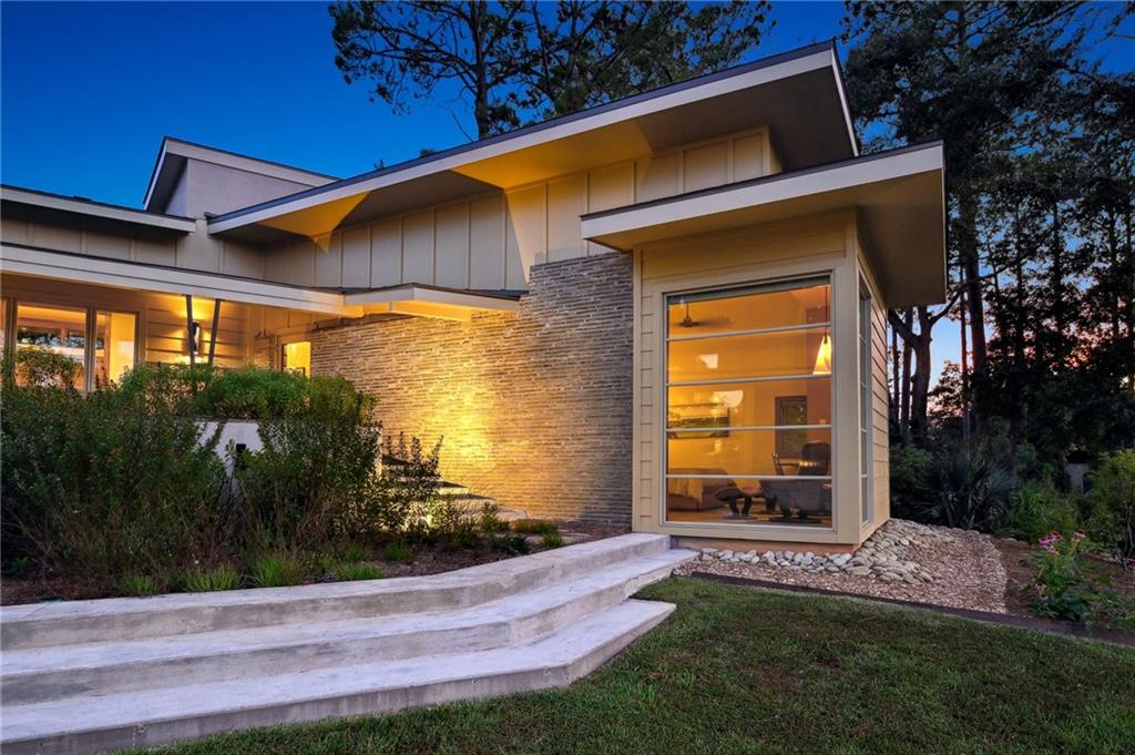 913 CAMPHILL Drive