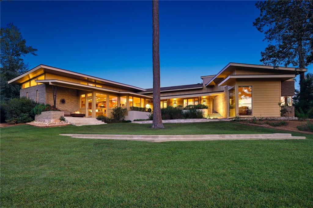 913 CAMPHILL Drive