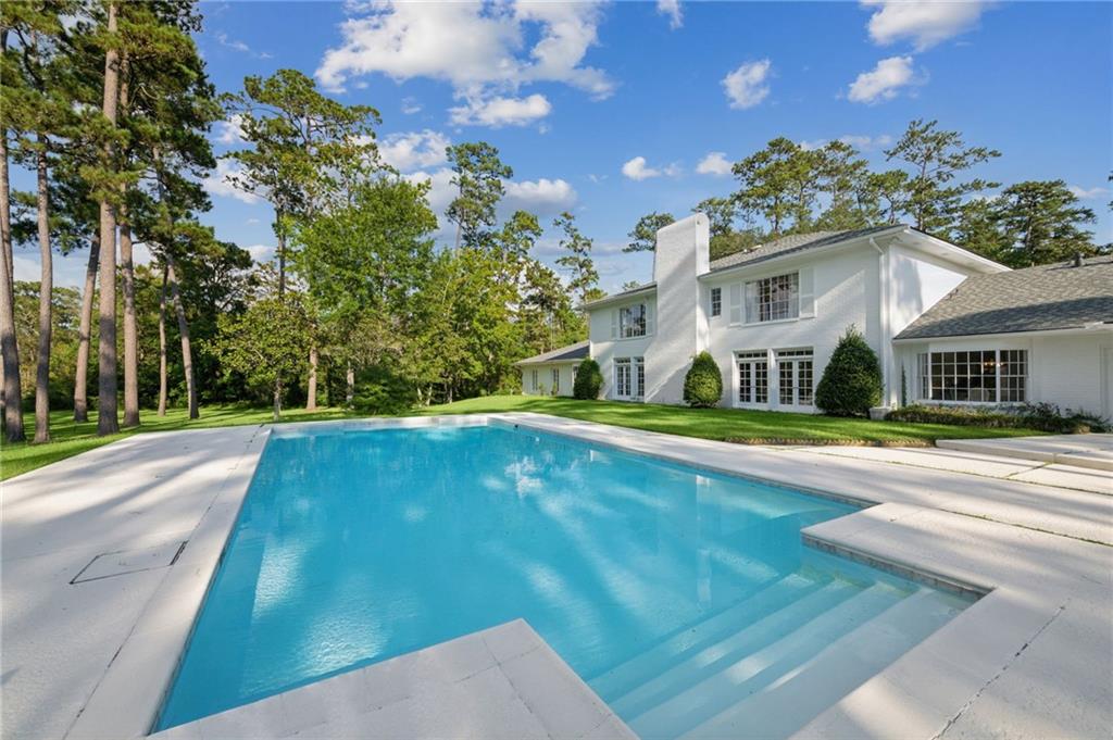 194 BELLE TERRE Boulevard