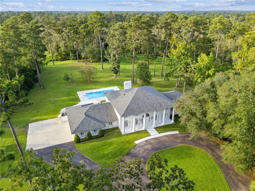 194 BELLE TERRE Boulevard