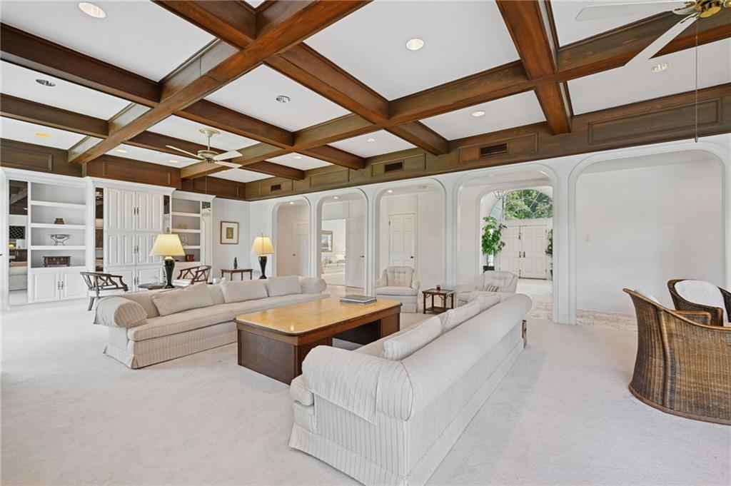 194 BELLE TERRE Boulevard