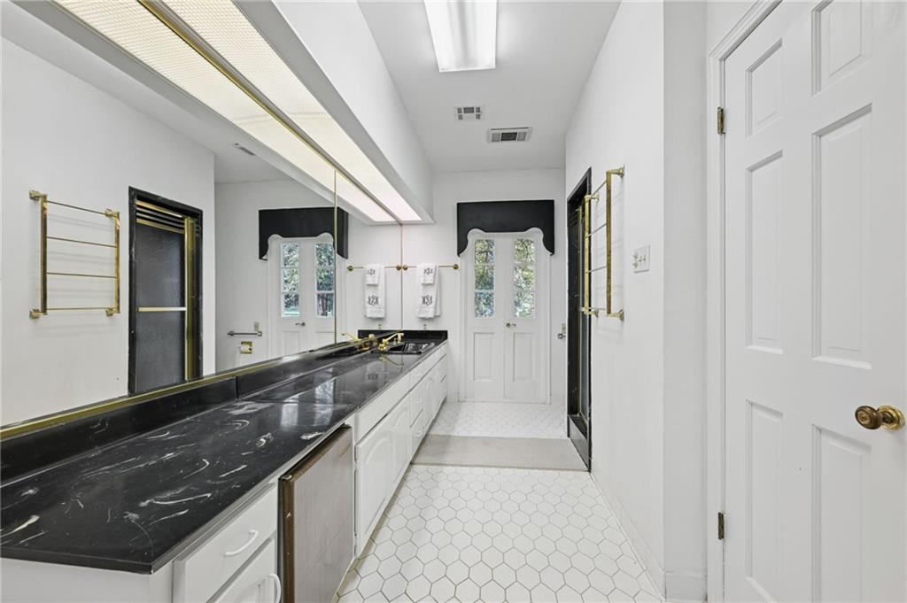 194 BELLE TERRE Boulevard