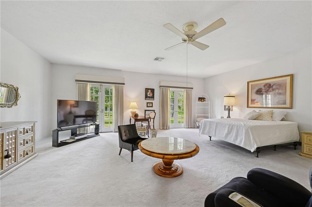 194 BELLE TERRE Boulevard