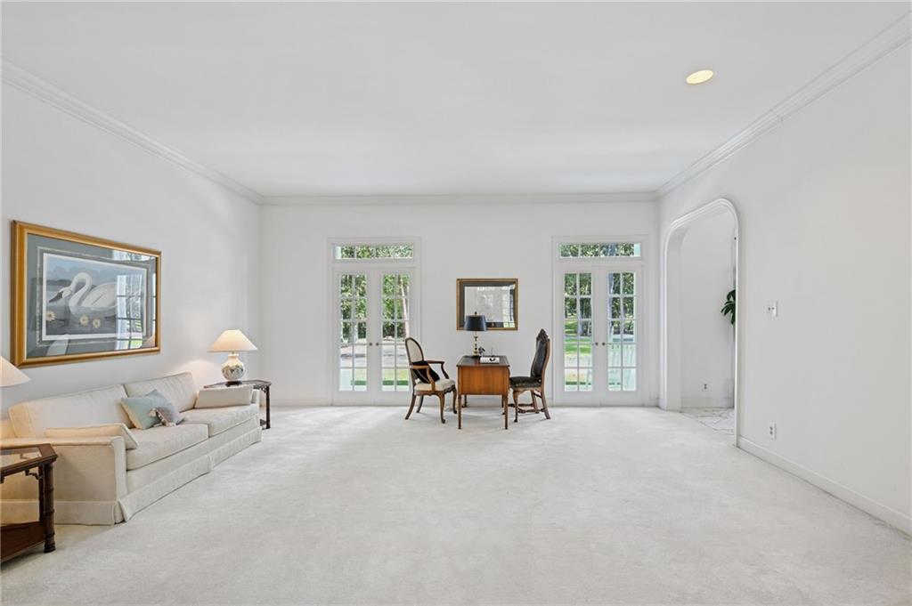 194 BELLE TERRE Boulevard