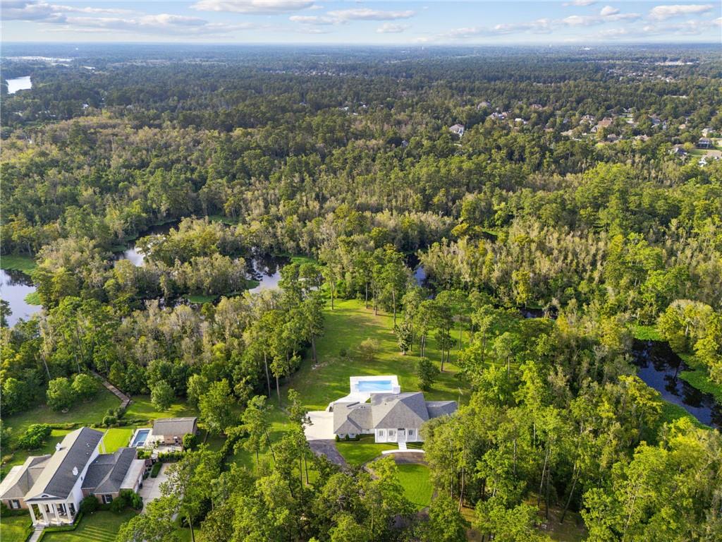 194 BELLE TERRE Boulevard