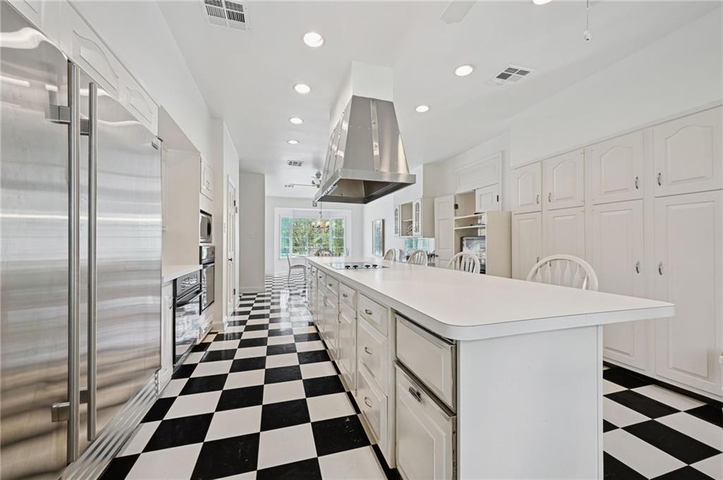 194 BELLE TERRE Boulevard