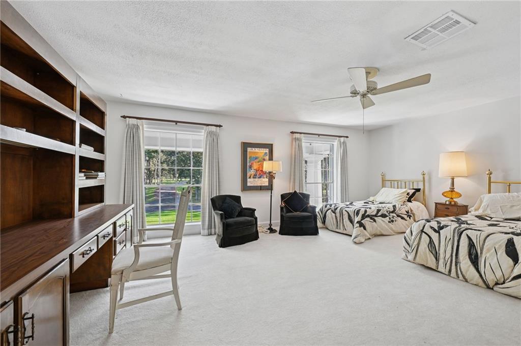 194 BELLE TERRE Boulevard