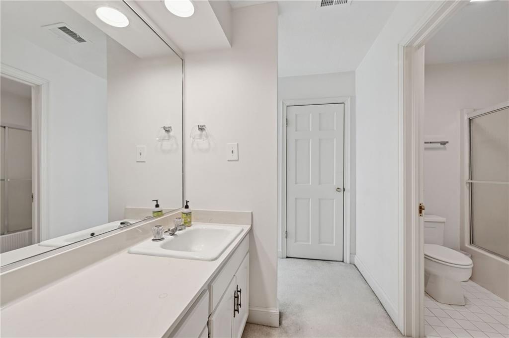 194 BELLE TERRE Boulevard