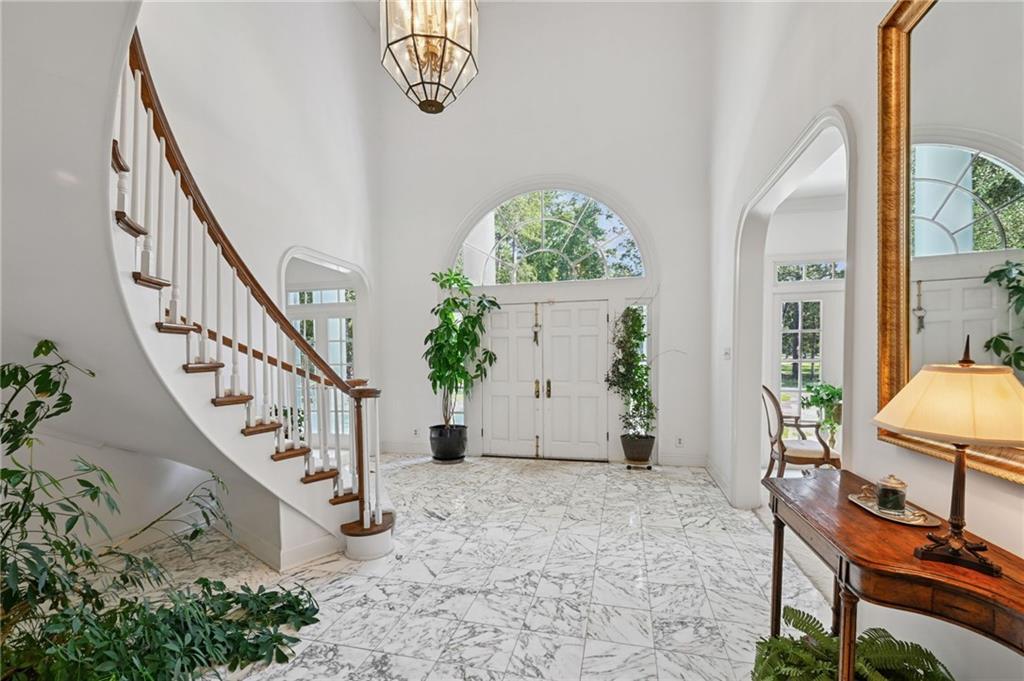 194 BELLE TERRE Boulevard