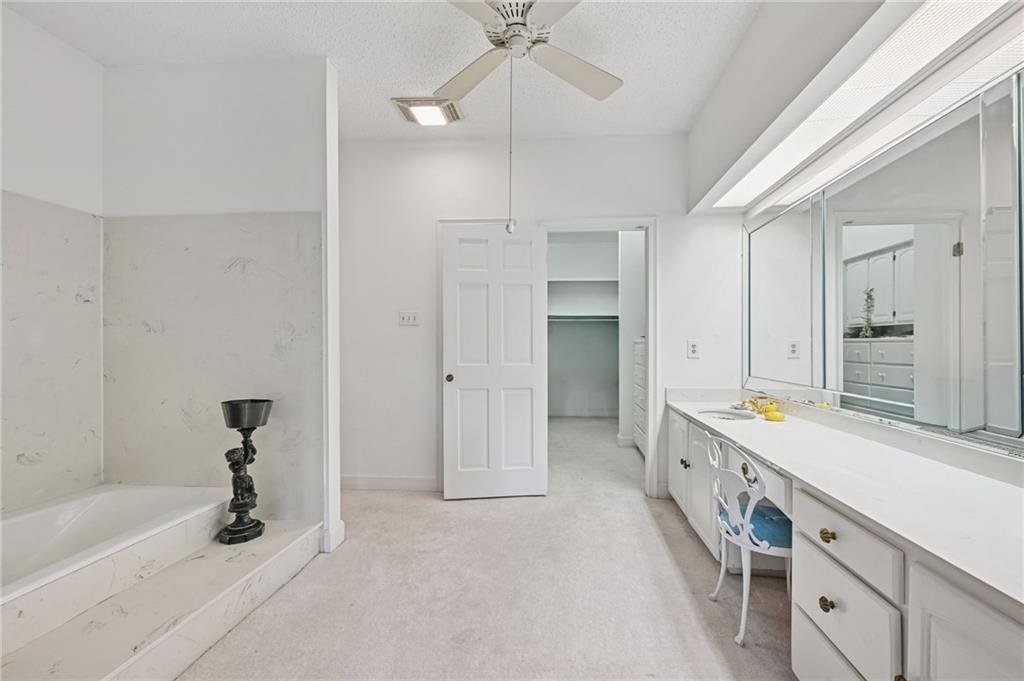 194 BELLE TERRE Boulevard