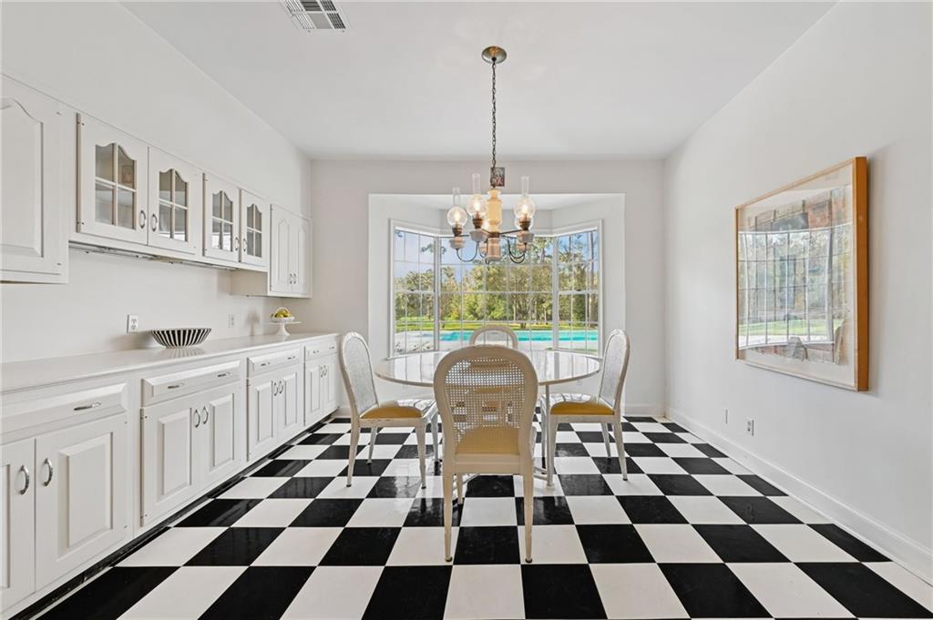 194 BELLE TERRE Boulevard