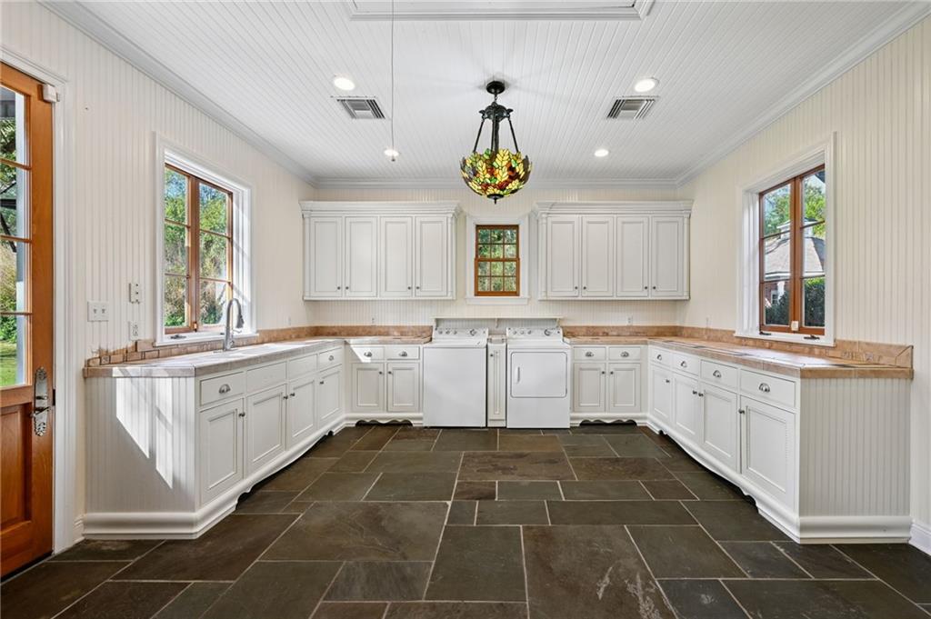 1218 FOUNDERS Drive