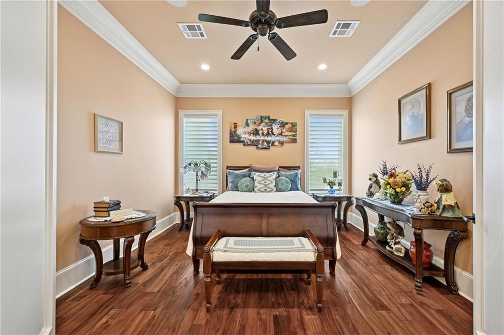 500 OAK TREE Court
