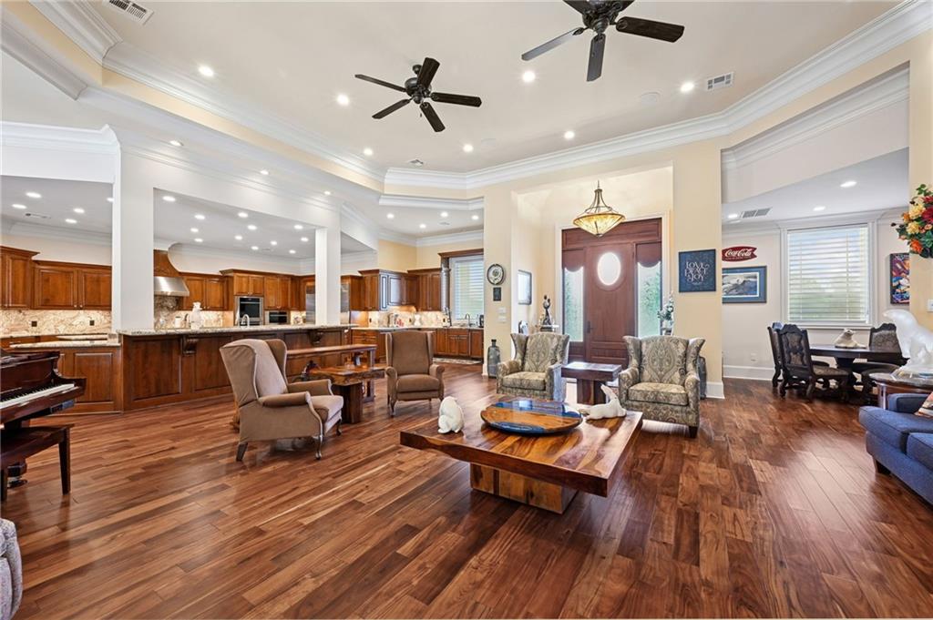 500 OAK TREE Court