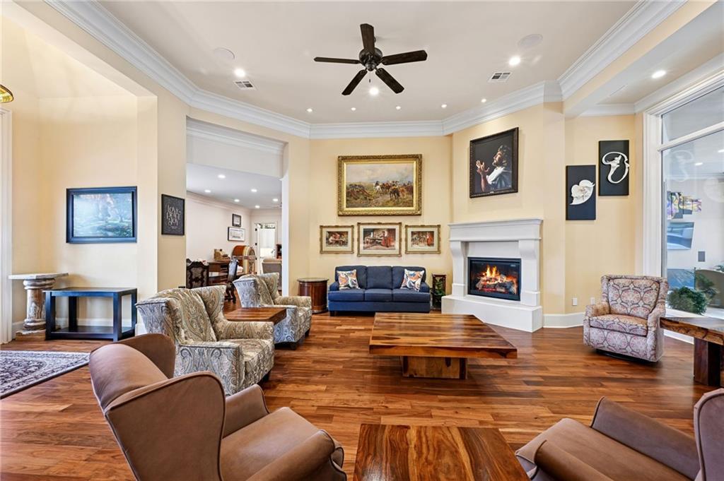 500 OAK TREE Court