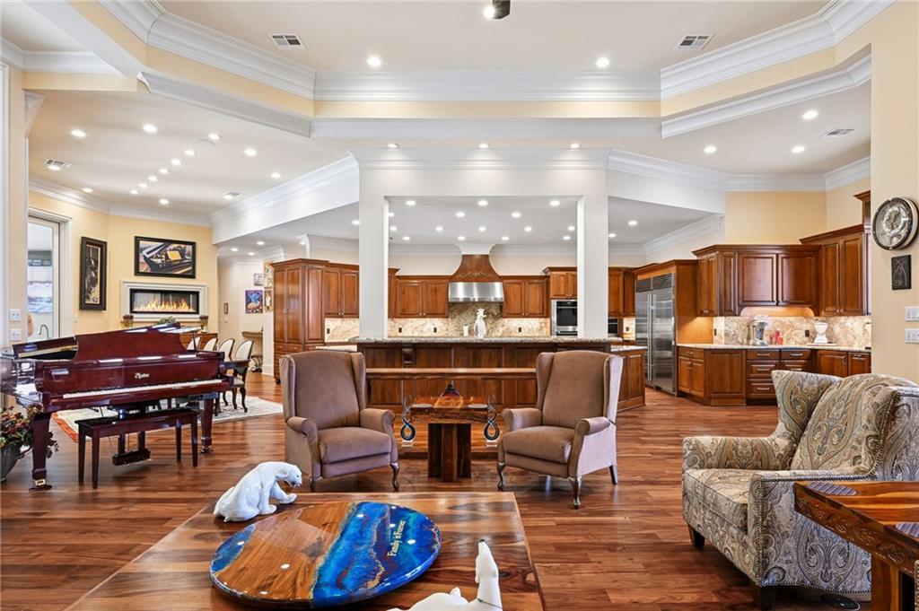 500 OAK TREE Court
