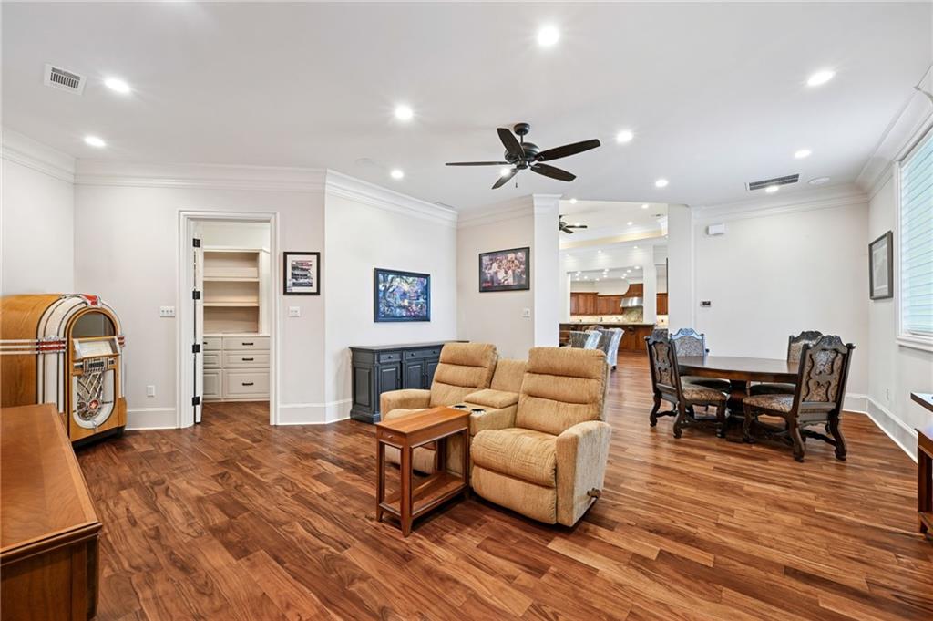 500 OAK TREE Court