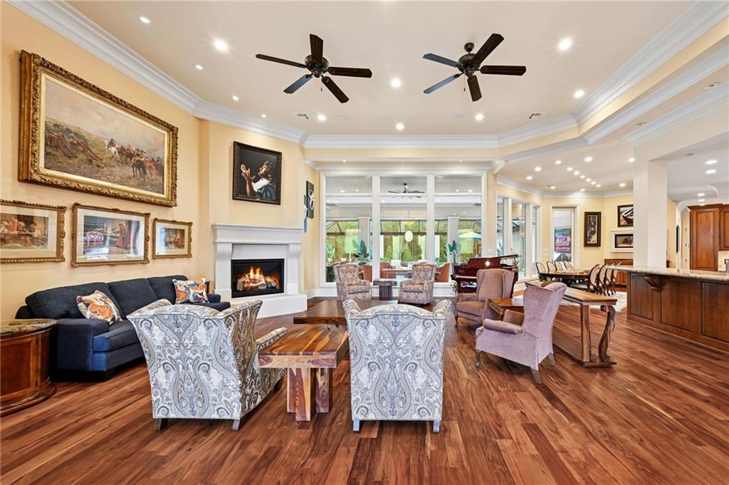 500 OAK TREE Court
