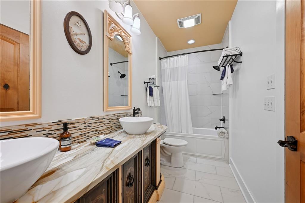 124 LAFITTE ST Street