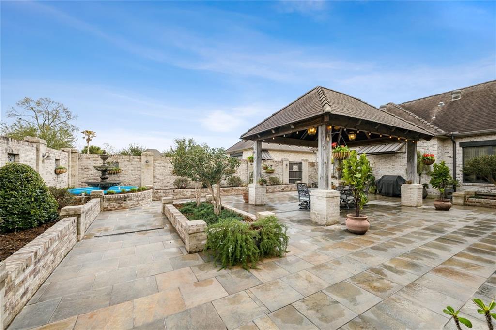 500 TALLOW TREE Drive