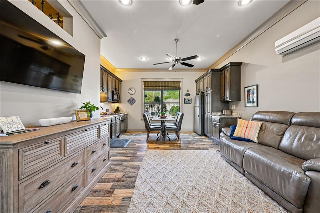 500 TALLOW TREE Drive