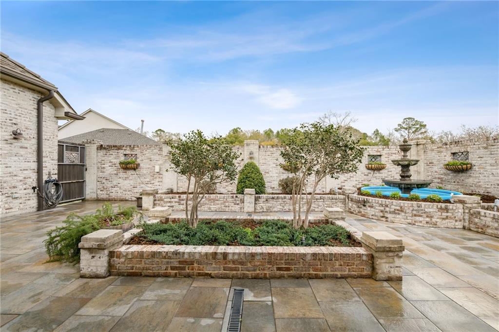 500 TALLOW TREE Drive