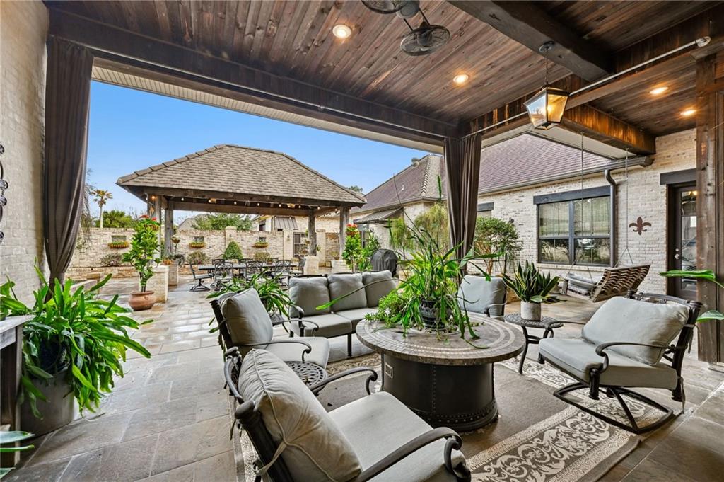 500 TALLOW TREE Drive