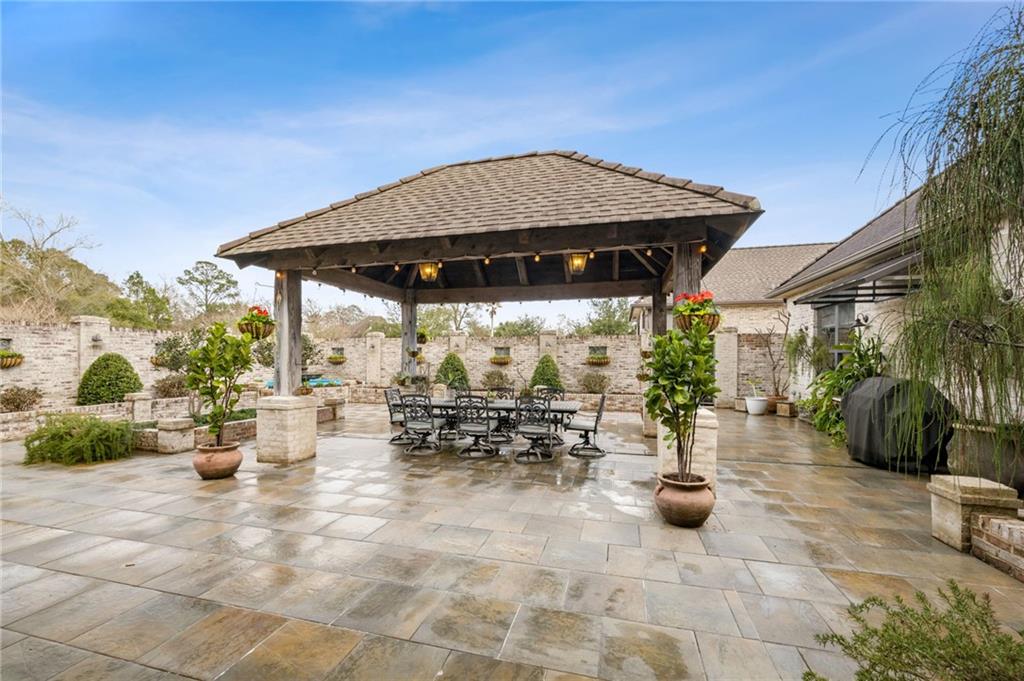 500 TALLOW TREE Drive