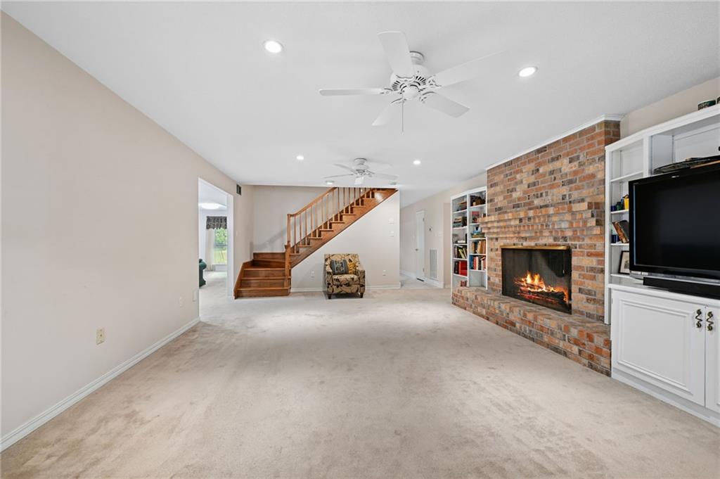 33 ELIZABETH Drive