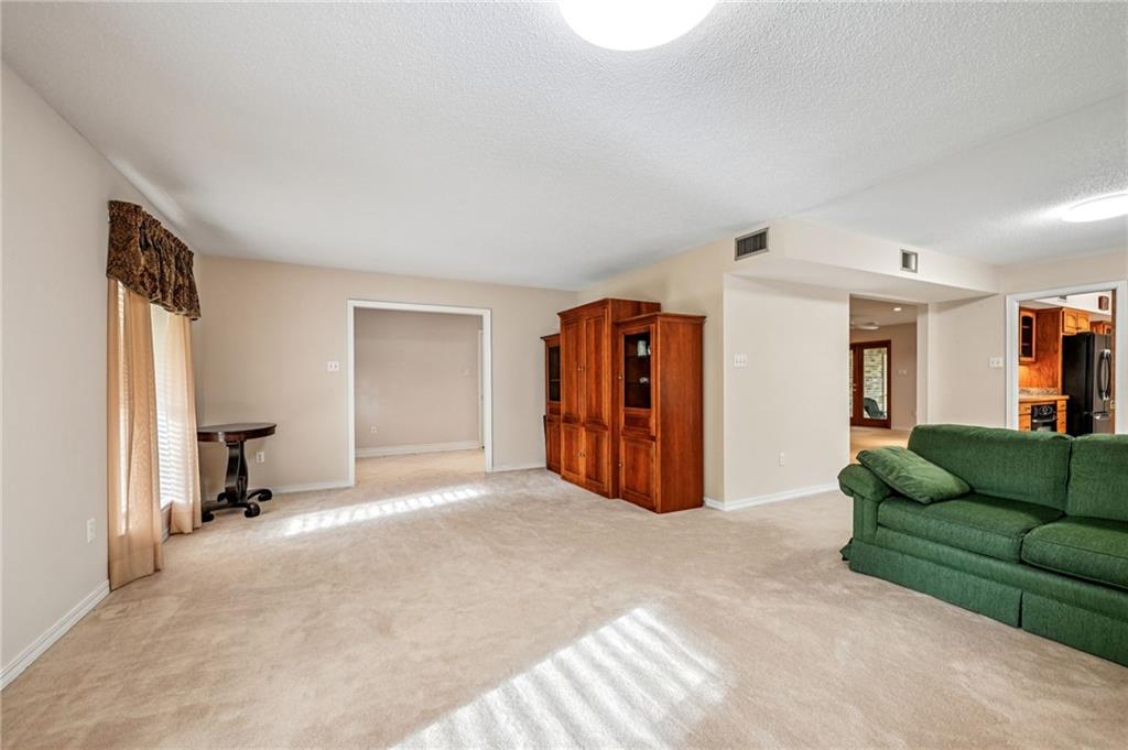 33 ELIZABETH Drive