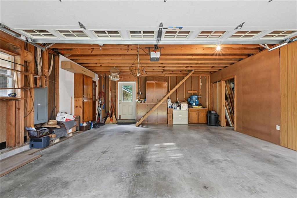 33 ELIZABETH Drive