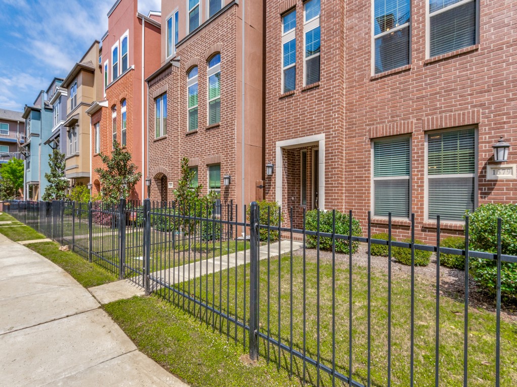 1379 Arch Place