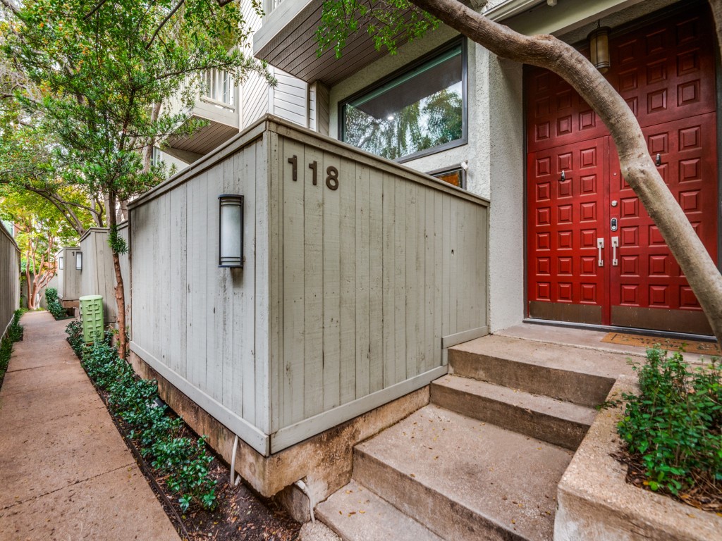 4310 Bowser Avenue 118