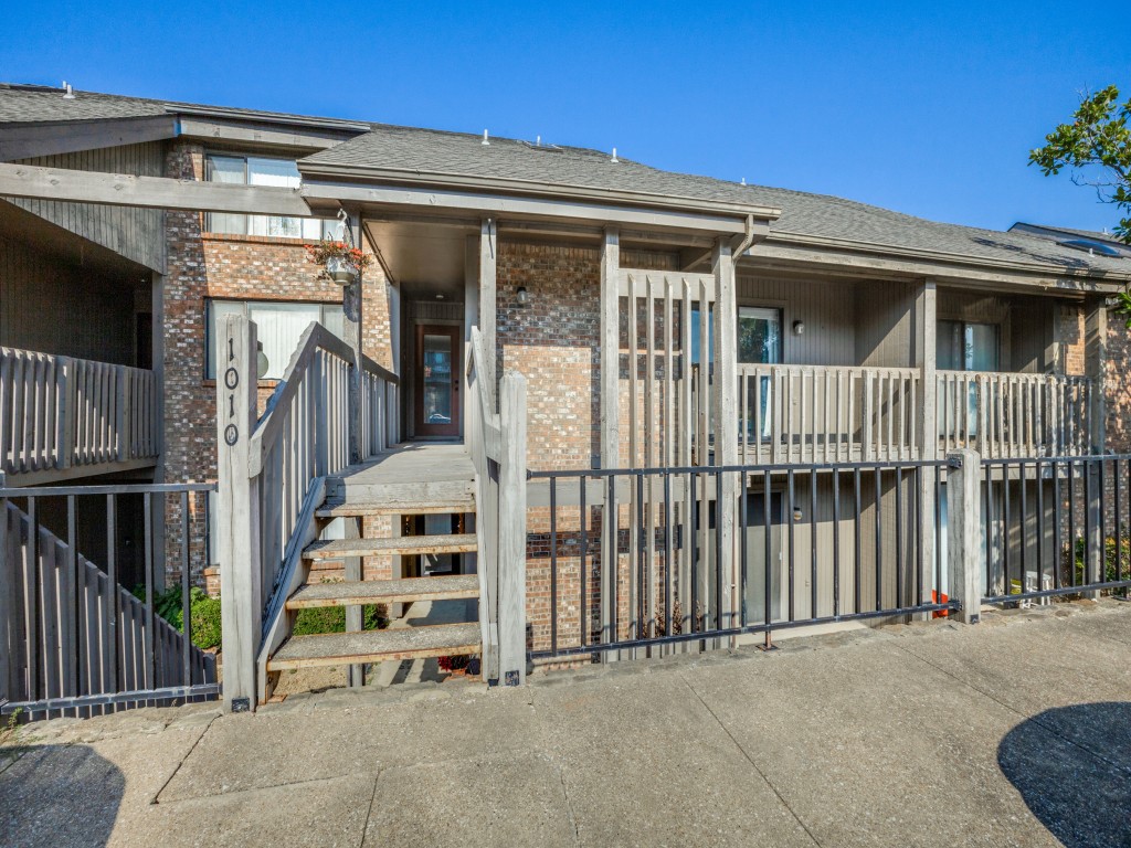 1010 Signal Ridge Place
