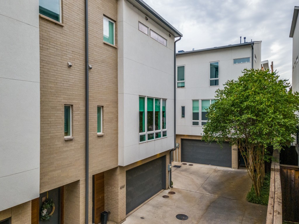 4945 Flitwick Court