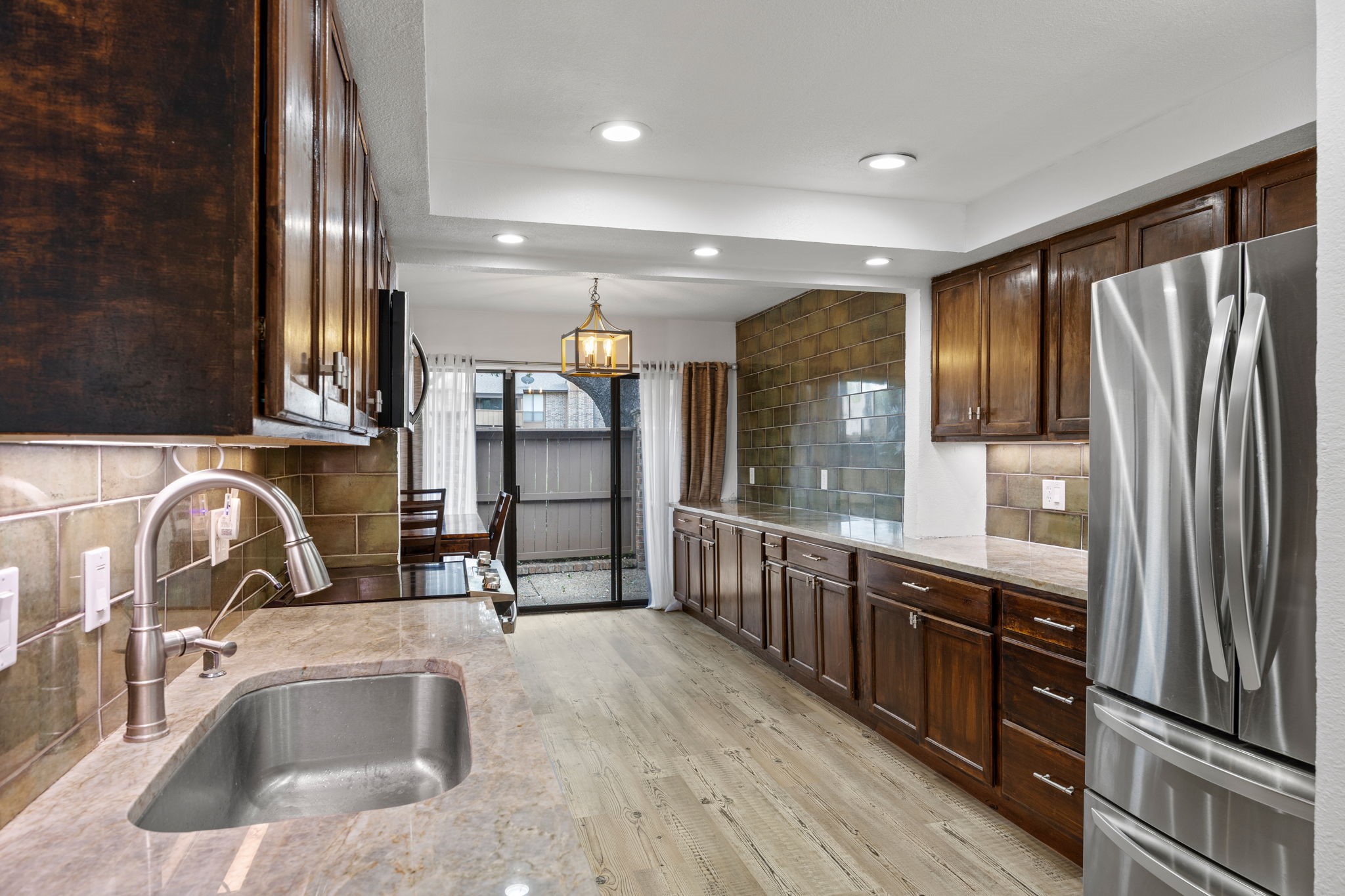 3101 Golden Oak