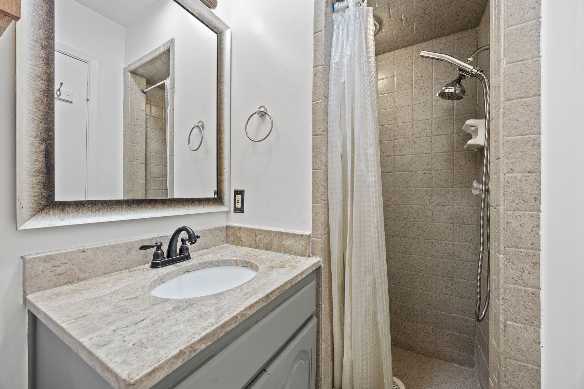 3101 Golden Oak