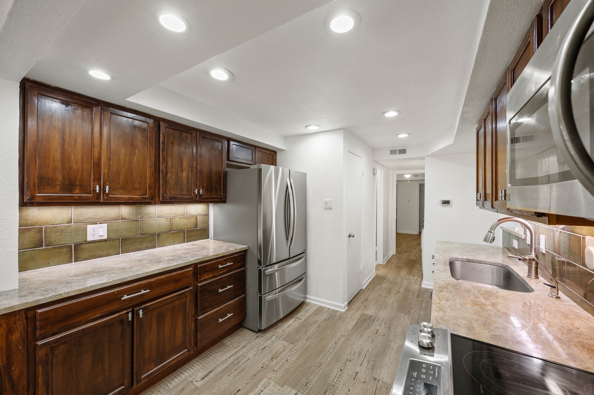 3101 Golden Oak