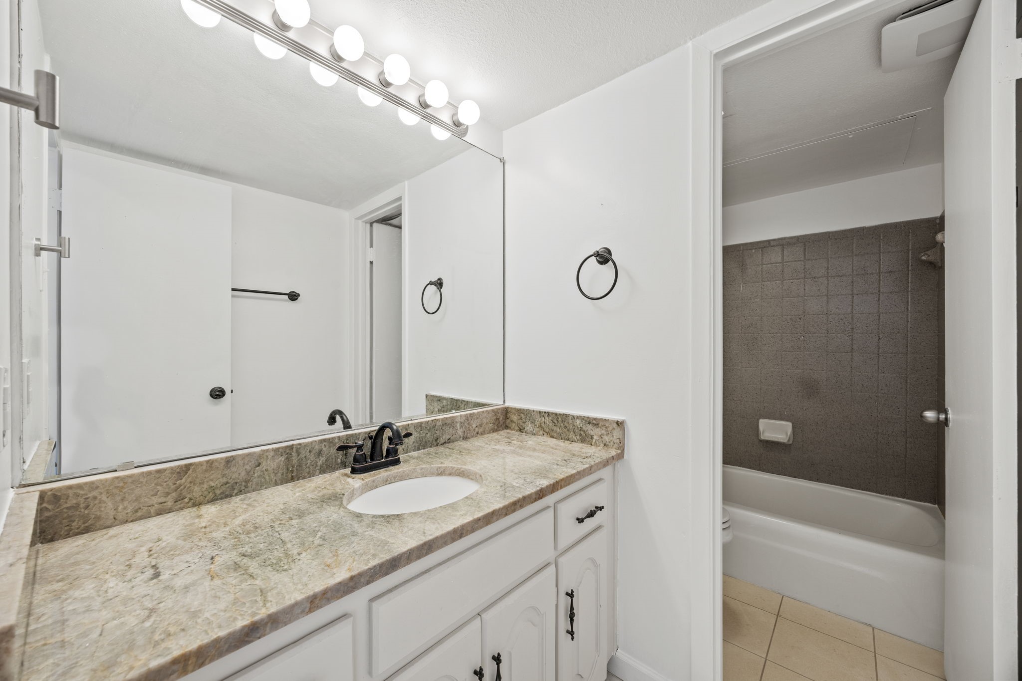 3101 Golden Oak