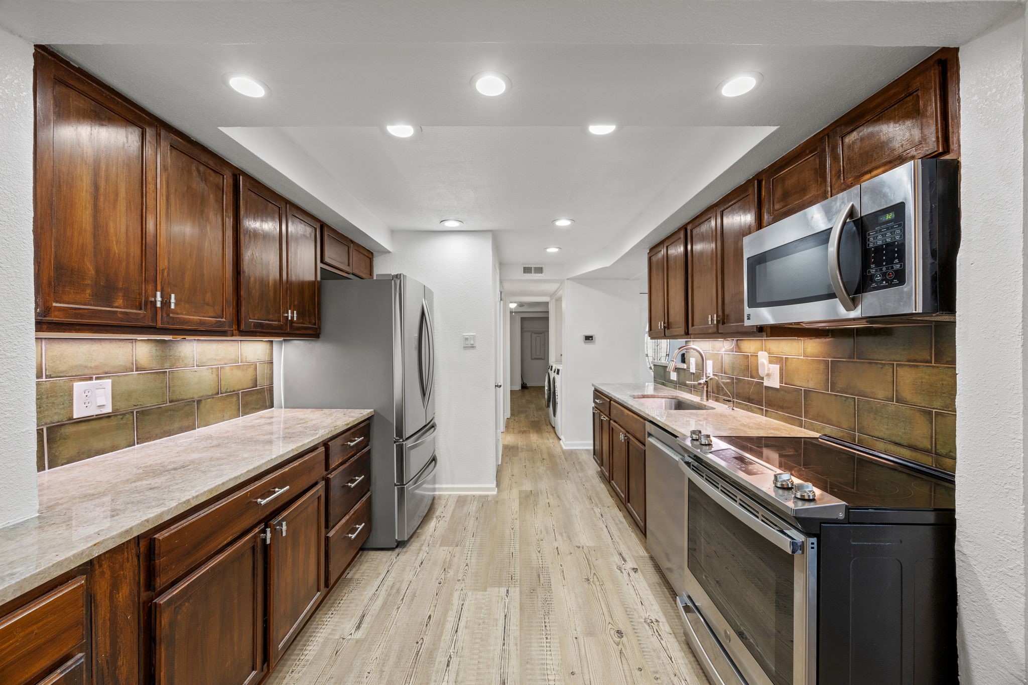 3101 Golden Oak
