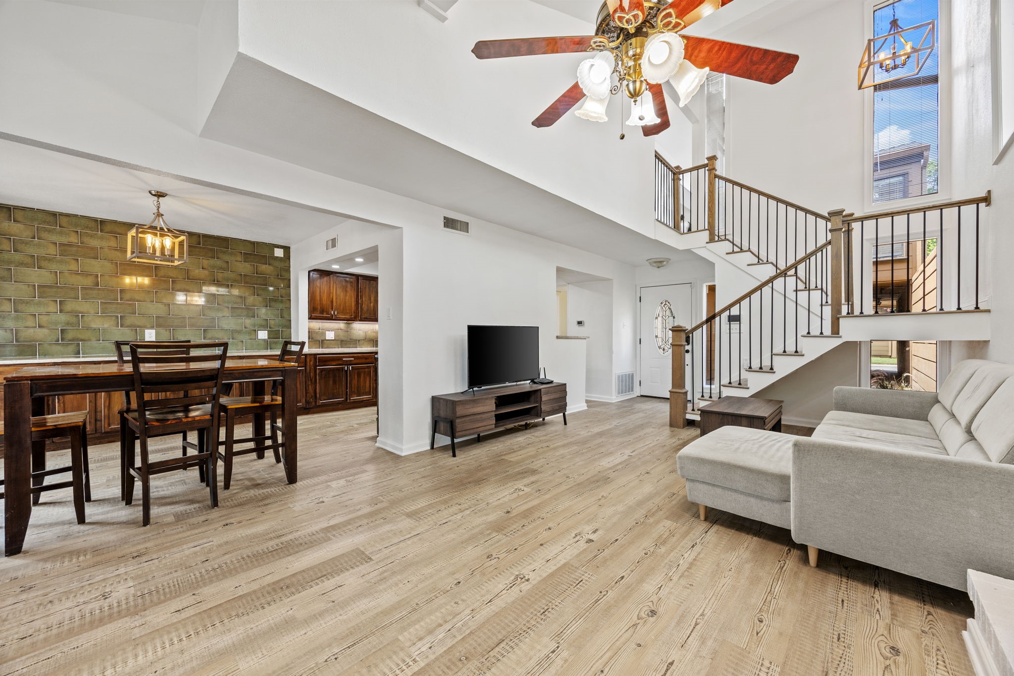 3101 Golden Oak