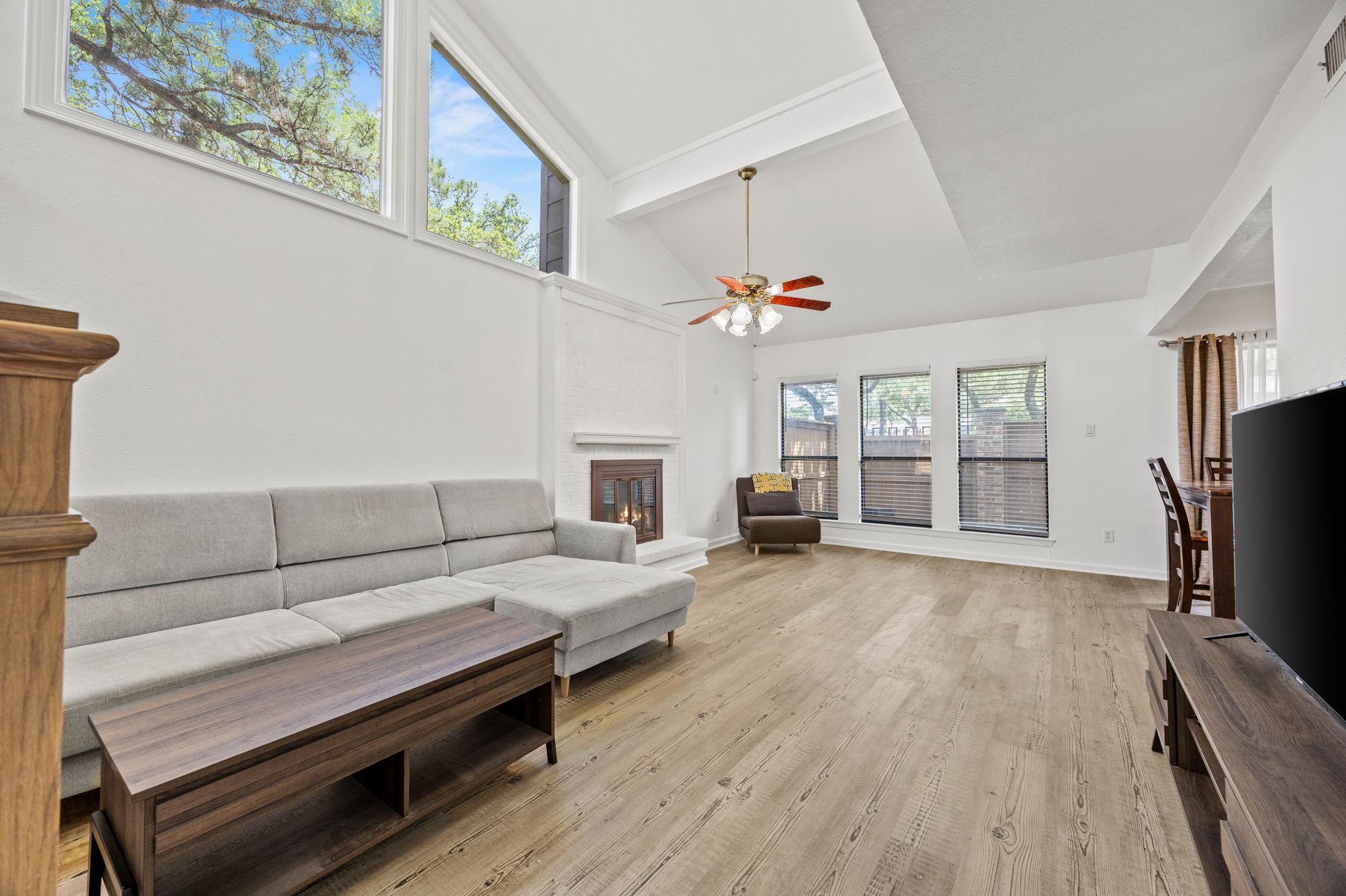 3101 Golden Oak