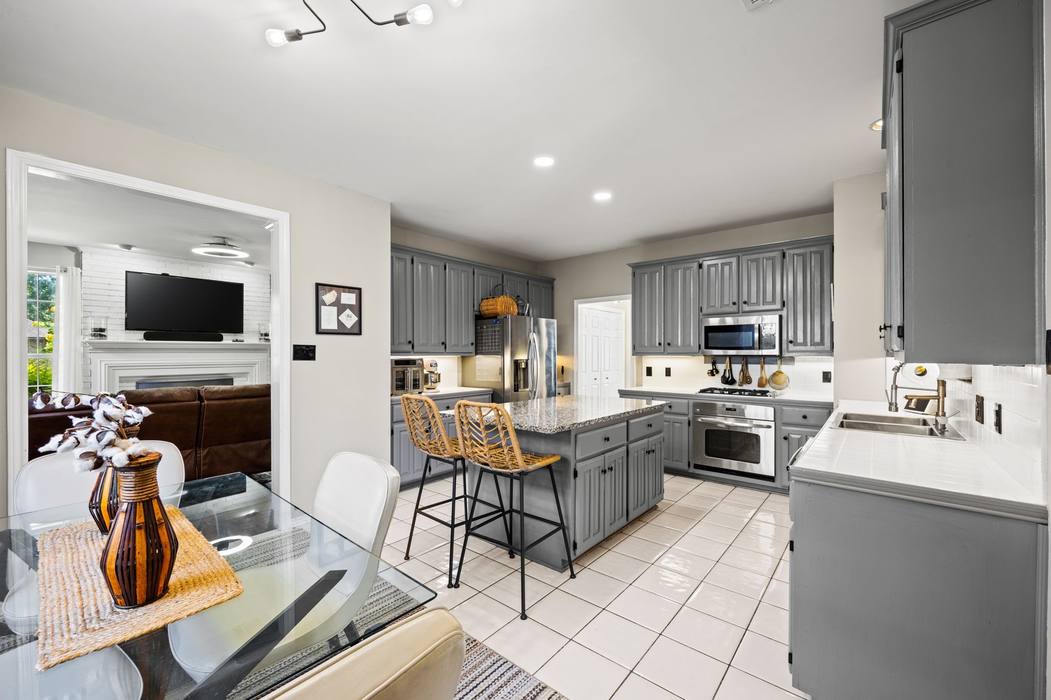 8722 Bayshore Lane