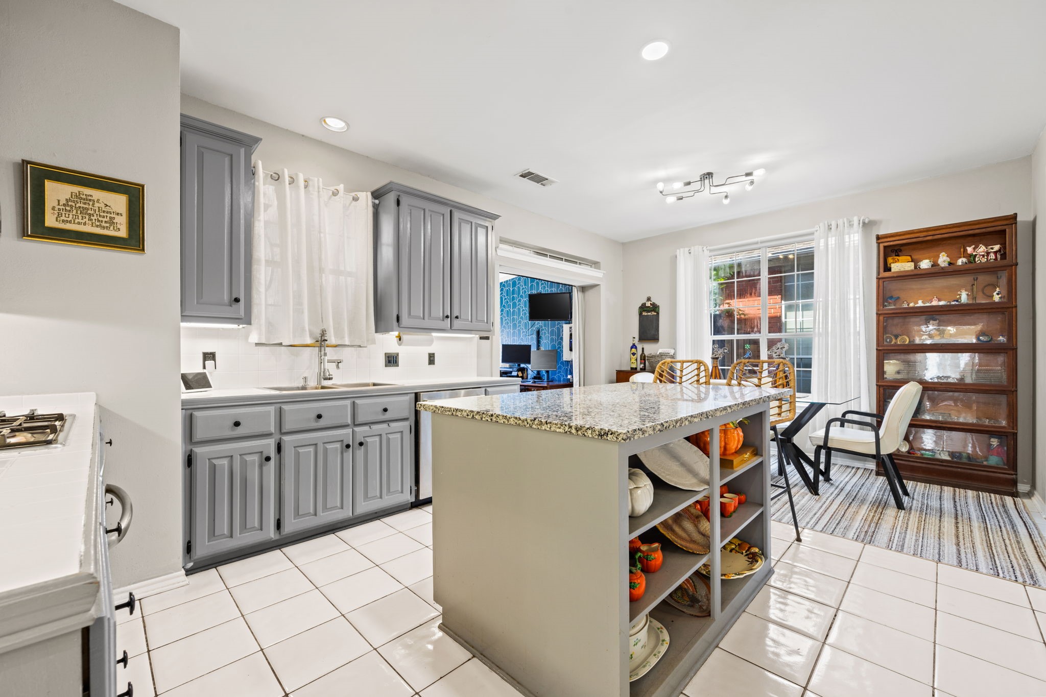 8722 Bayshore Lane