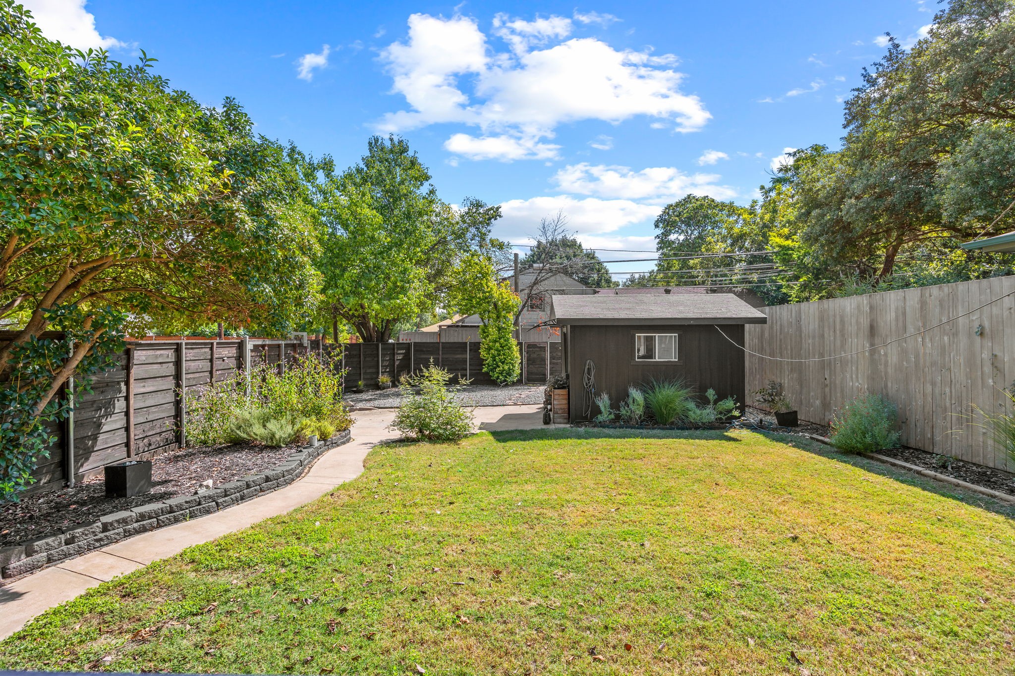 938 N Clinton Avenue