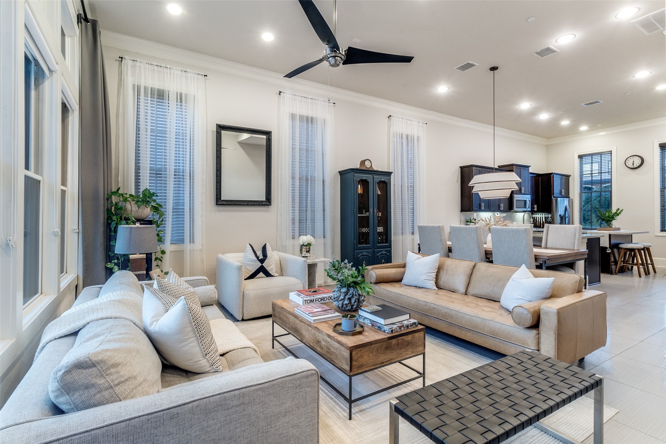 723 S Cesar Chavez Boulevard