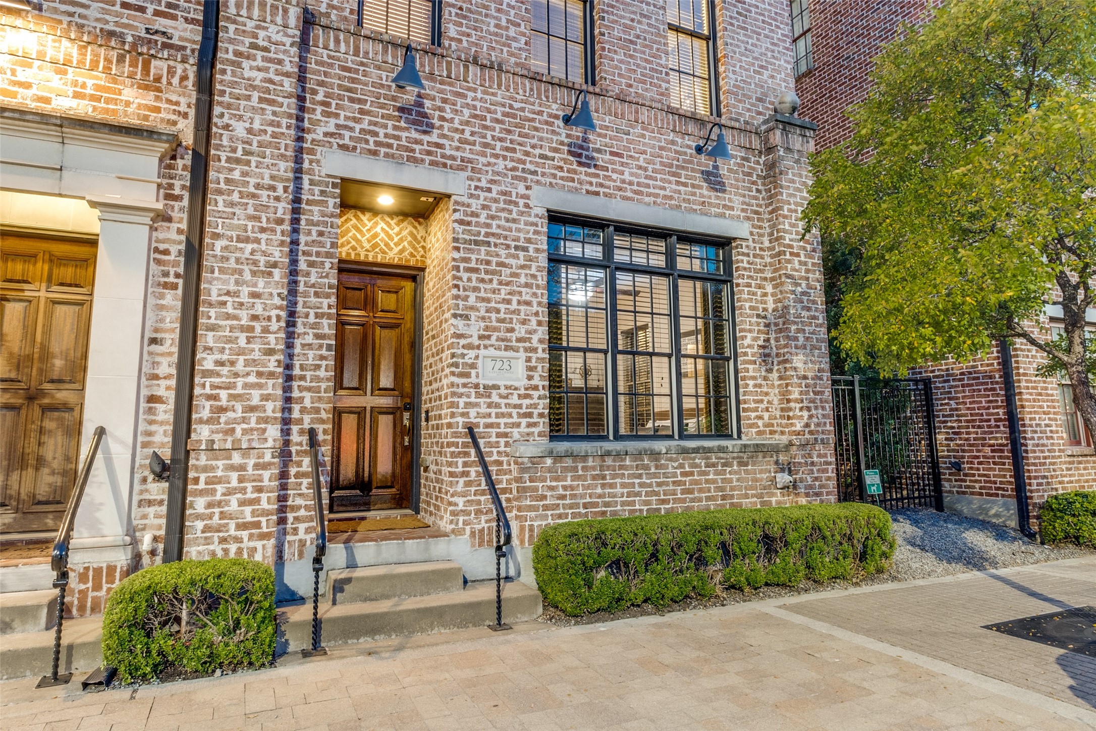 723 S Cesar Chavez Boulevard