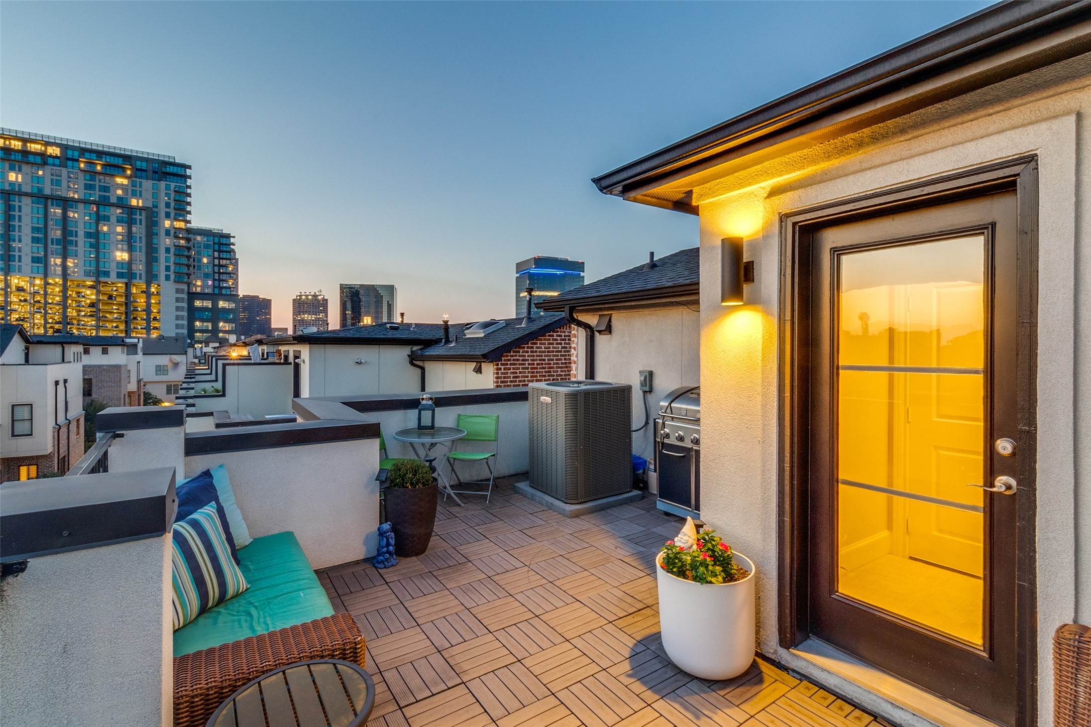 723 S Cesar Chavez Boulevard