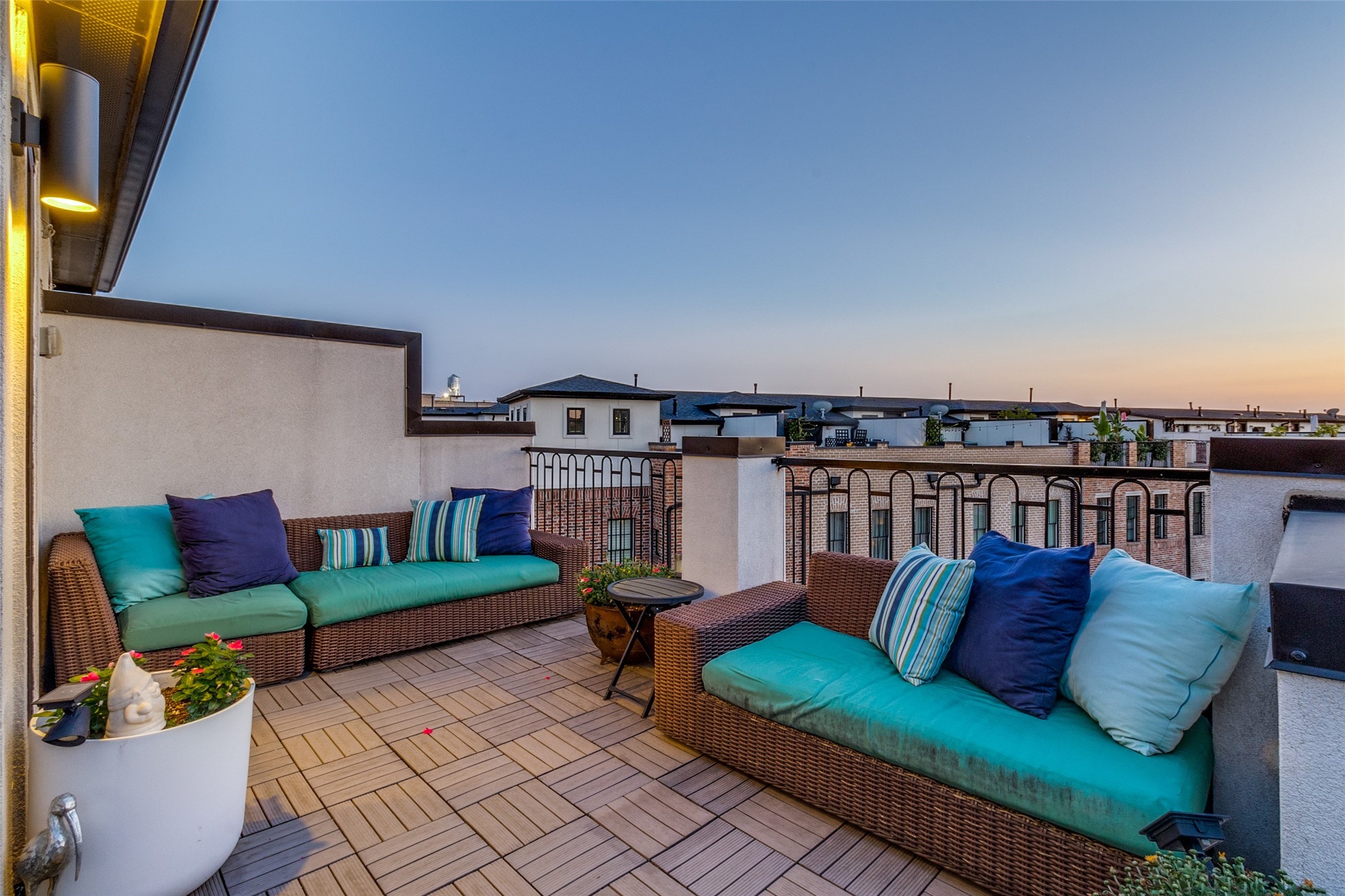 723 S Cesar Chavez Boulevard