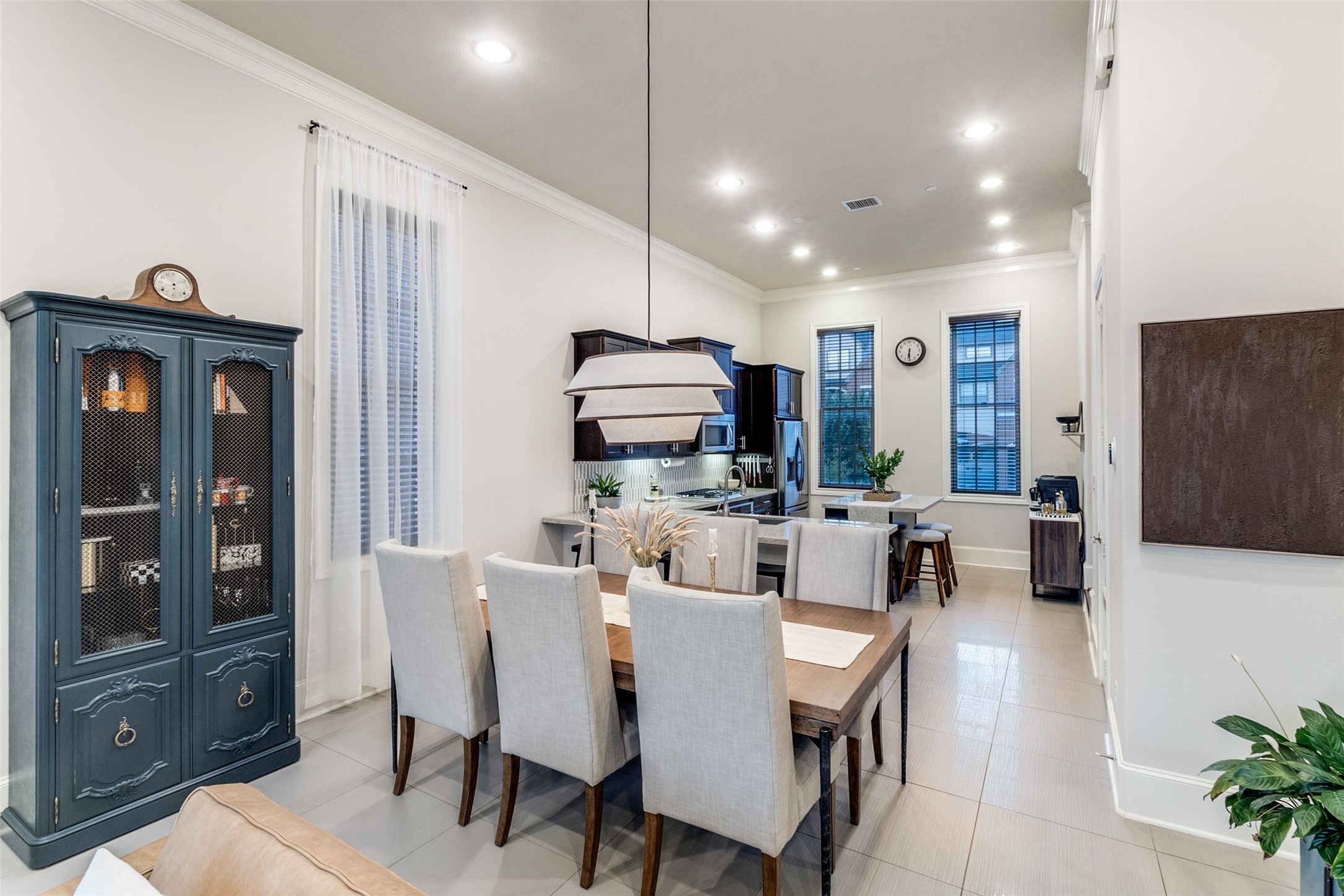 723 S Cesar Chavez Boulevard